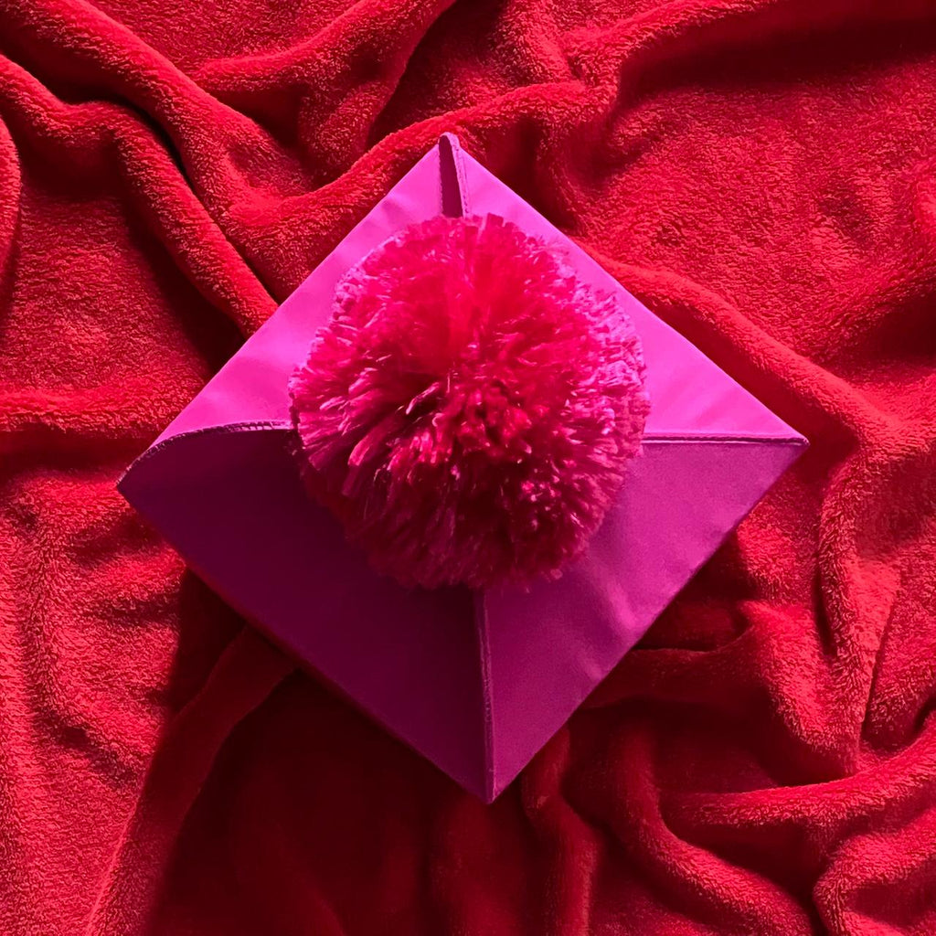 Biretta atau Topi Uskup/Imam dengan Pom