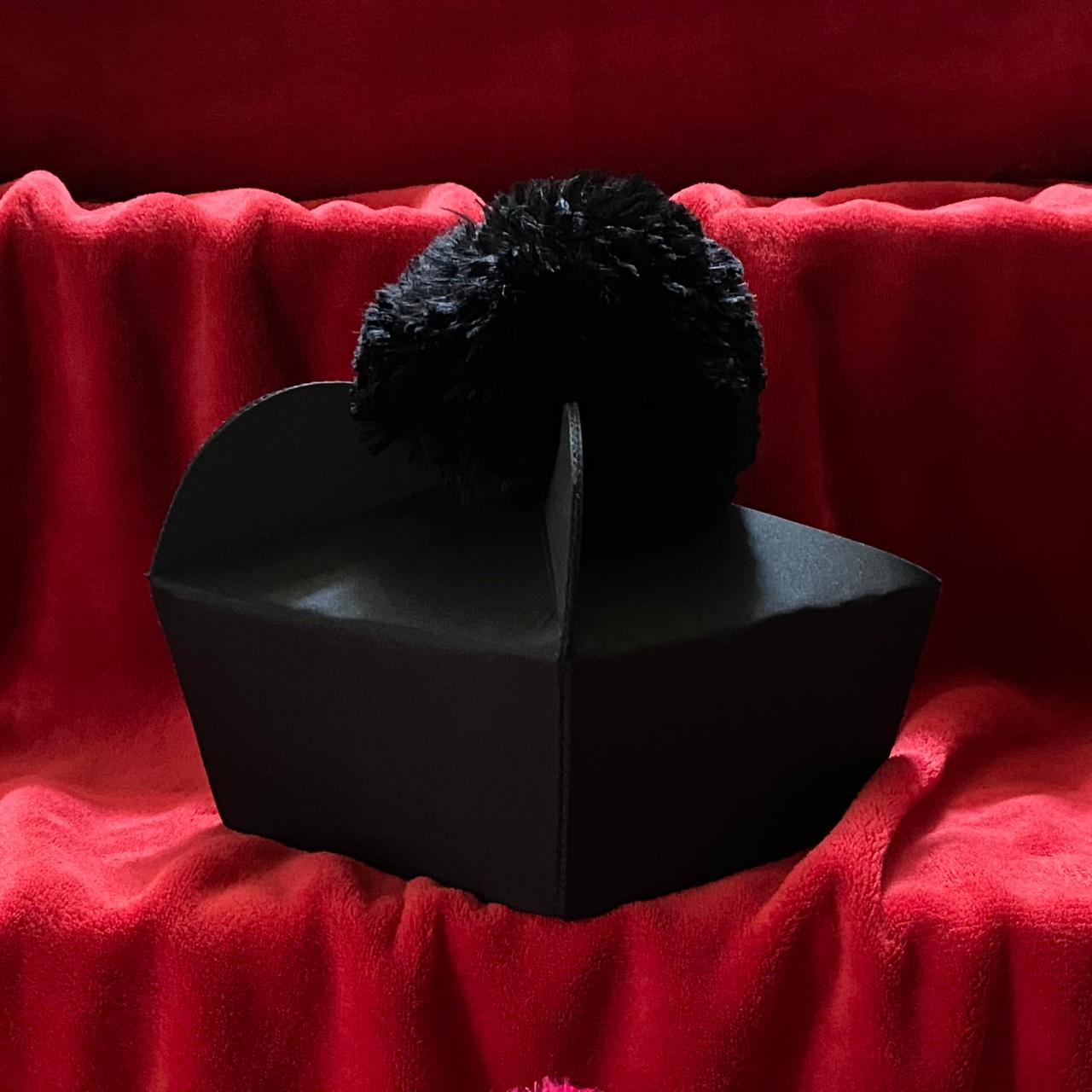 Biretta atau Topi Uskup/Imam dengan Pom