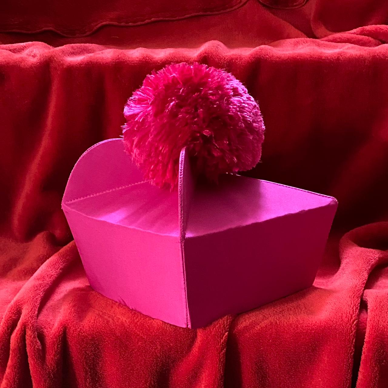 Biretta atau Topi Uskup/Imam dengan Pom